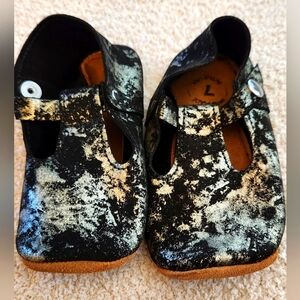 Mon Petit Baby/Toddler T Strap Moccasin, size 7, black and silver, EUC